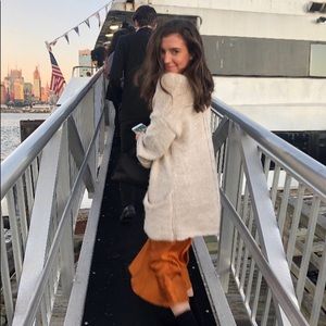 Meet your Posher, Caroline